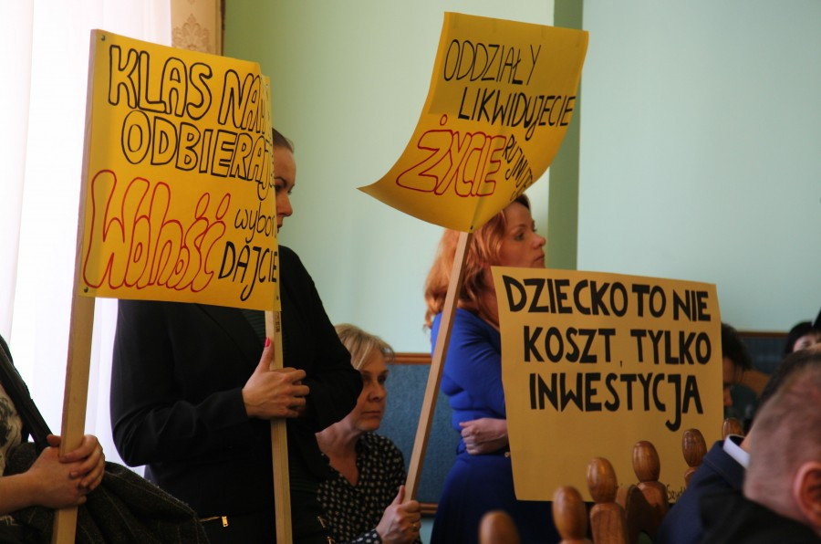 Awantura o licea. Nauczyciele kontra starosta [ZDJĘCIA, RELACJA WIDEO]