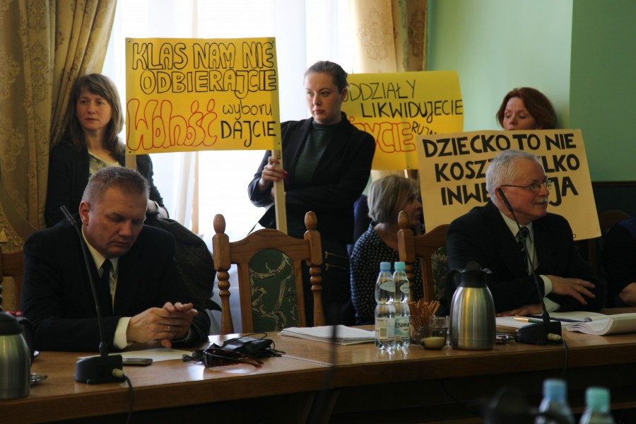 Awantura o licea. Nauczyciele kontra starosta [ZDJĘCIA, RELACJA WIDEO]