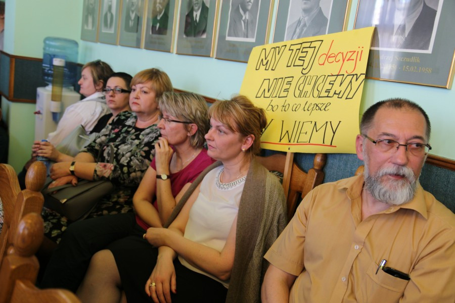 Awantura o licea. Nauczyciele kontra starosta [ZDJĘCIA, RELACJA WIDEO]