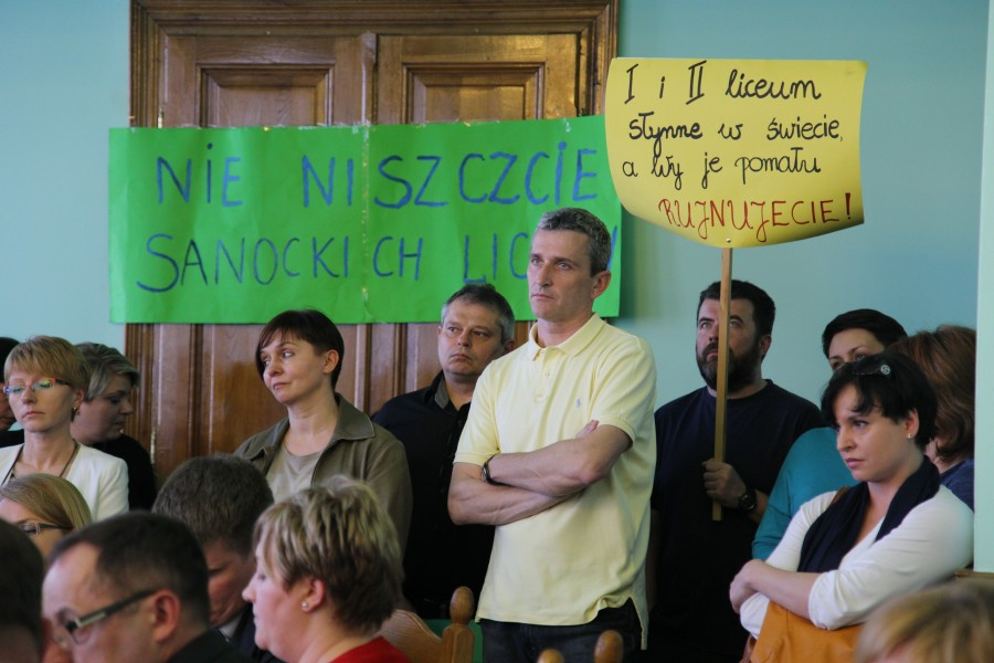 Awantura o licea. Nauczyciele kontra starosta [ZDJĘCIA, RELACJA WIDEO]