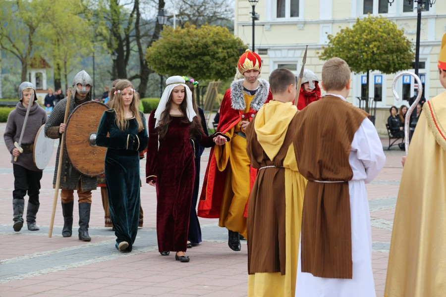 Mieszko z Dobrawą, Wyklęci i Gabriel Narutowicz na sanockim rynku [FOTORELACJA]