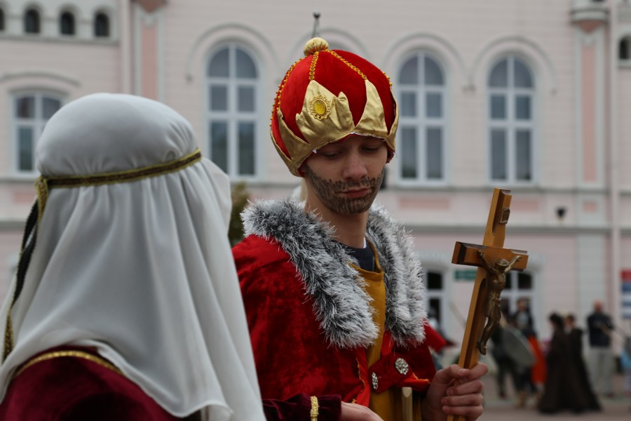 Mieszko z Dobrawą, Wyklęci i Gabriel Narutowicz na sanockim rynku [FOTORELACJA]
