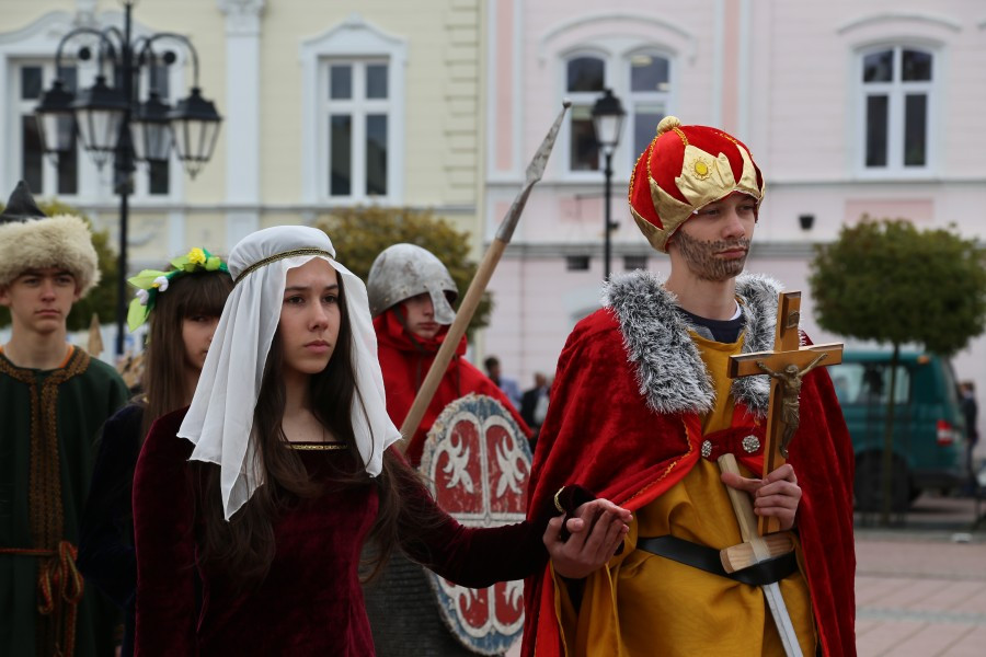 Mieszko z Dobrawą, Wyklęci i Gabriel Narutowicz na sanockim rynku [FOTORELACJA]