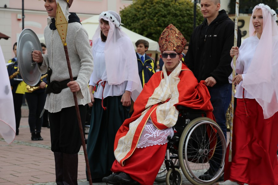 Mieszko z Dobrawą, Wyklęci i Gabriel Narutowicz na sanockim rynku [FOTORELACJA]