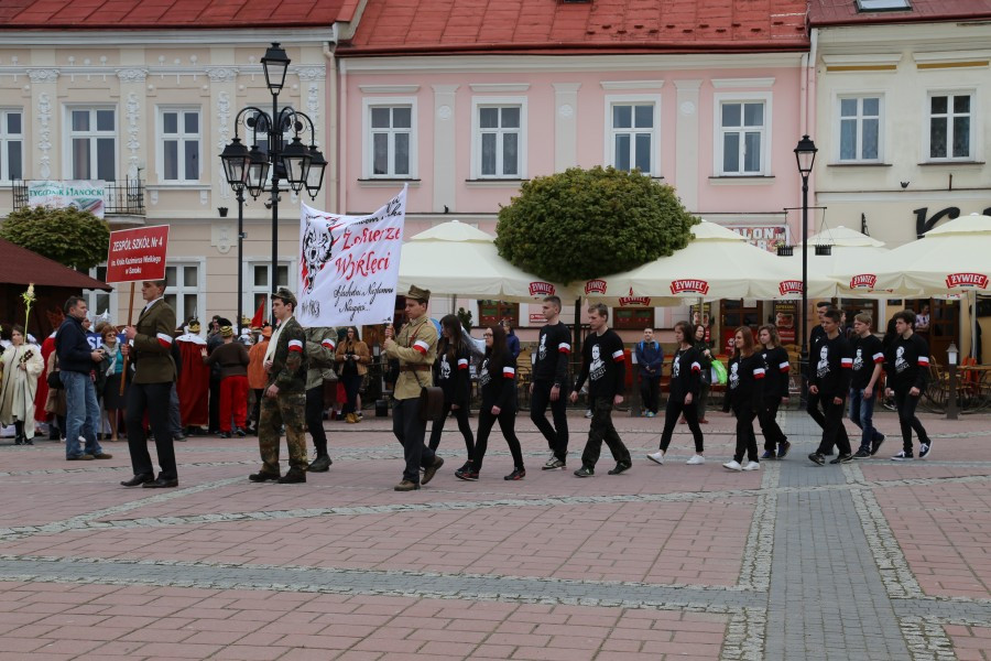 Mieszko z Dobrawą, Wyklęci i Gabriel Narutowicz na sanockim rynku [FOTORELACJA]