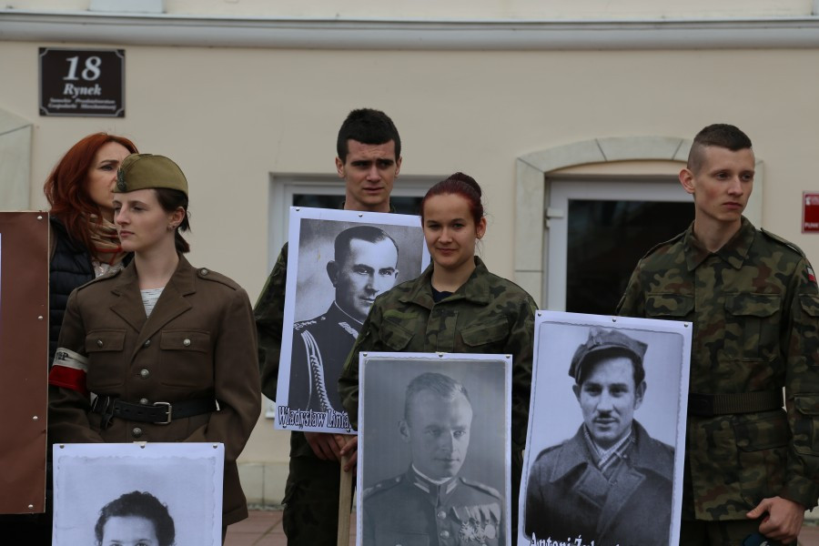 Mieszko z Dobrawą, Wyklęci i Gabriel Narutowicz na sanockim rynku [FOTORELACJA]