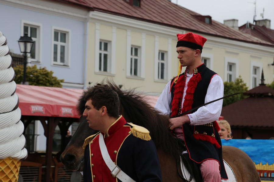 Mieszko z Dobrawą, Wyklęci i Gabriel Narutowicz na sanockim rynku [FOTORELACJA]