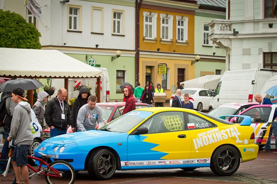 Prezentacja wyścigówek na sanockim rynku [FOTORELACJA]