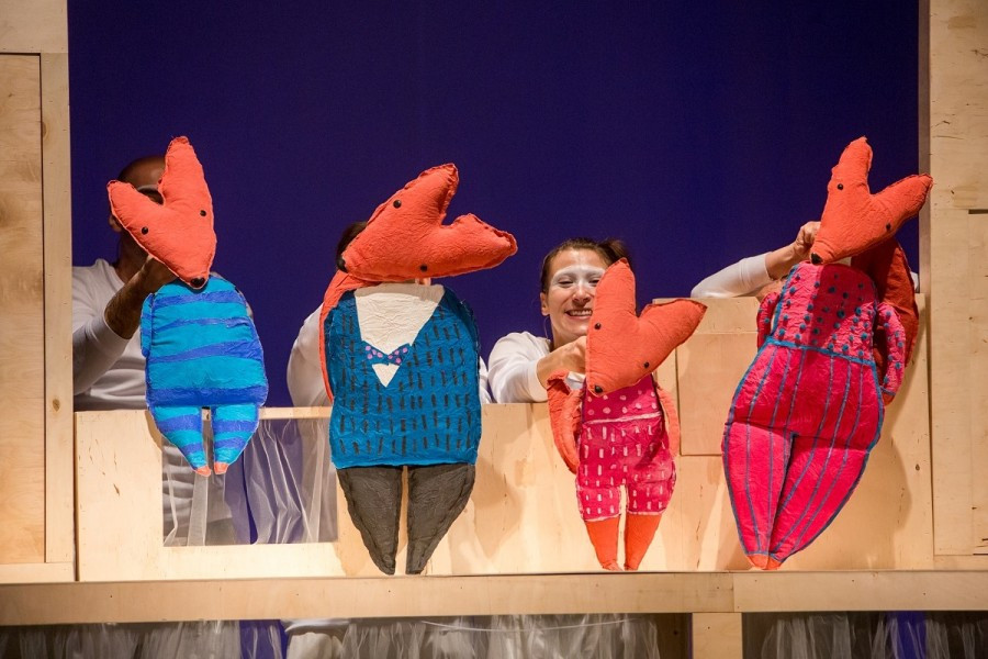 Skarpety i papiloty, czyli o tym, co zaszło w rodzinie lisów - spektakl dla dzieci