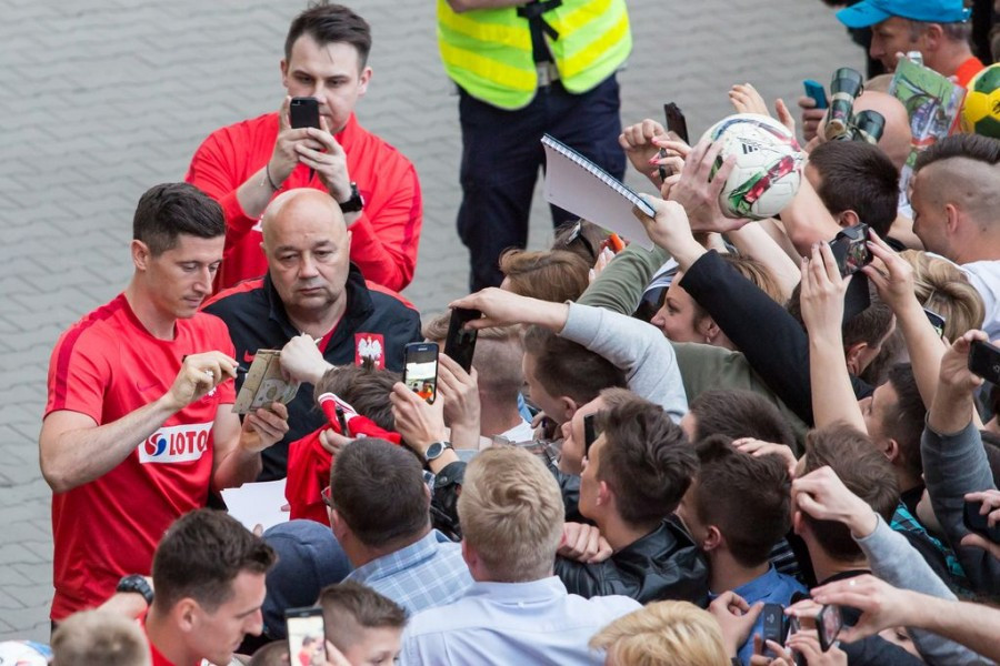 Treningi, zdjęcia i autografy. Kibice oszaleli na punkcie kadry Nawałki