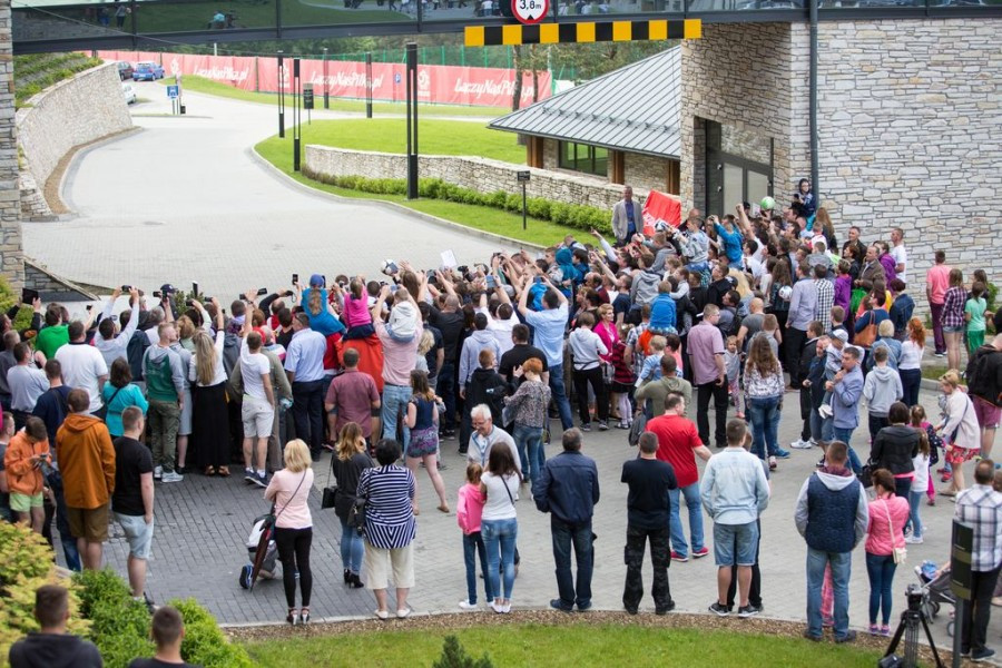Treningi, zdjęcia i autografy. Kibice oszaleli na punkcie kadry Nawałki
