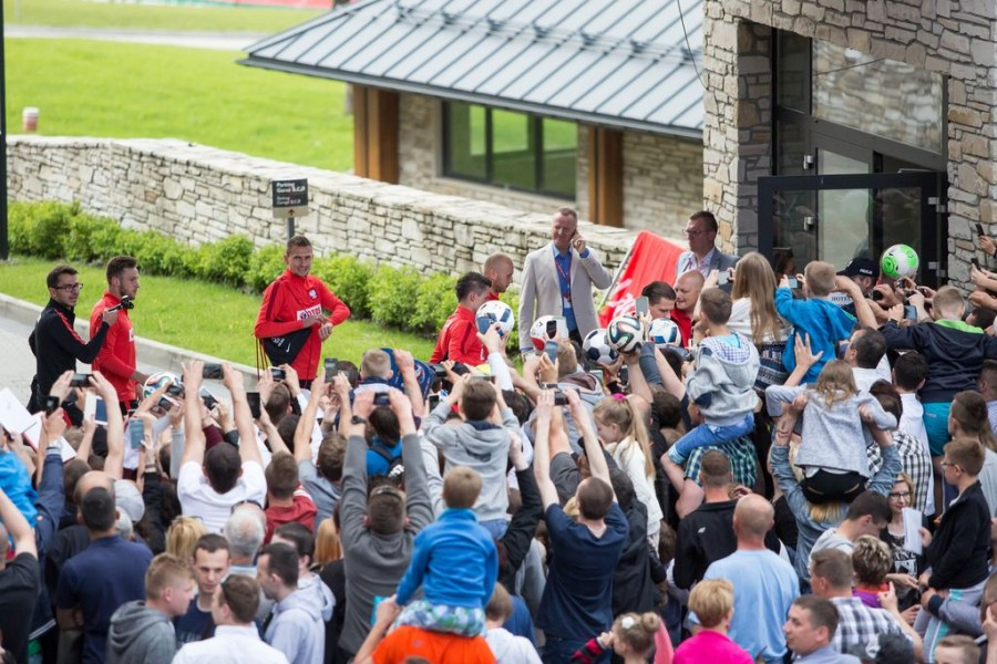 Treningi, zdjęcia i autografy. Kibice oszaleli na punkcie kadry Nawałki