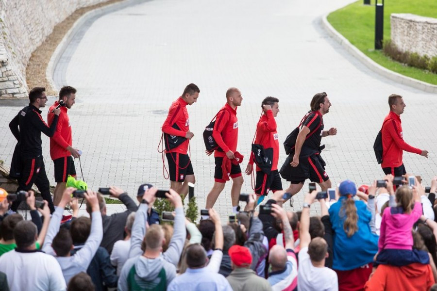 Treningi, zdjęcia i autografy. Kibice oszaleli na punkcie kadry Nawałki