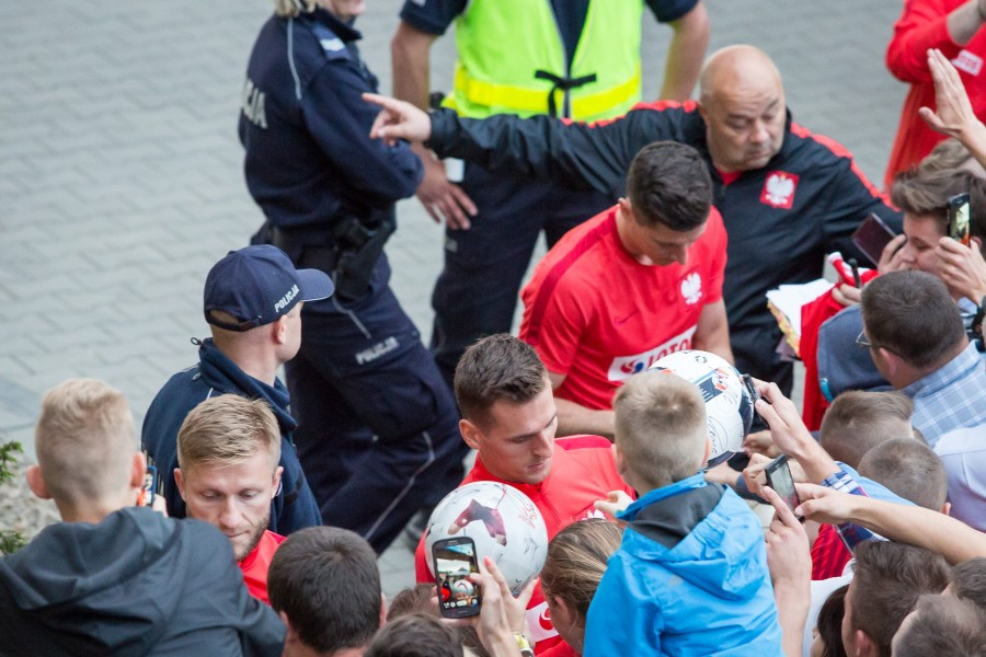 Treningi, zdjęcia i autografy. Kibice oszaleli na punkcie kadry Nawałki