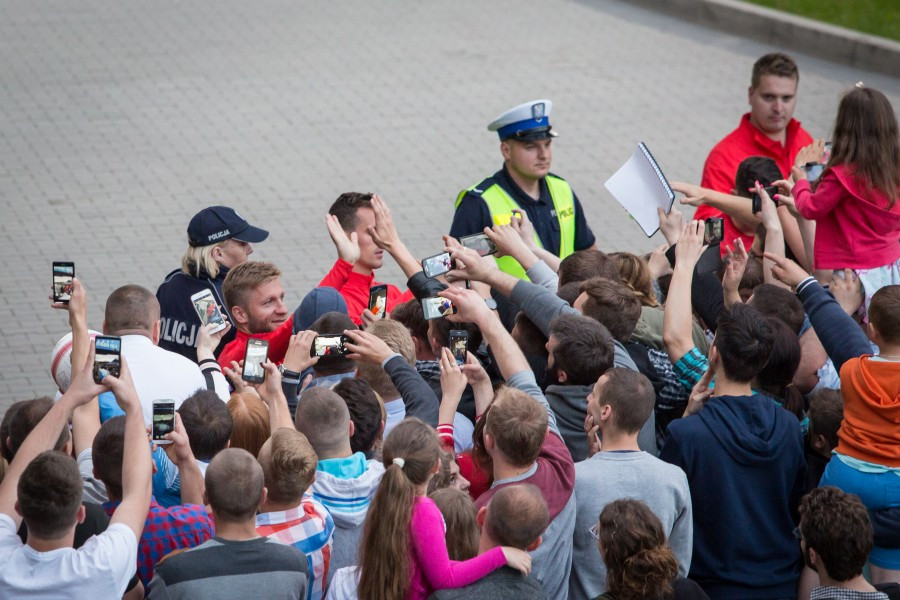 Treningi, zdjęcia i autografy. Kibice oszaleli na punkcie kadry Nawałki