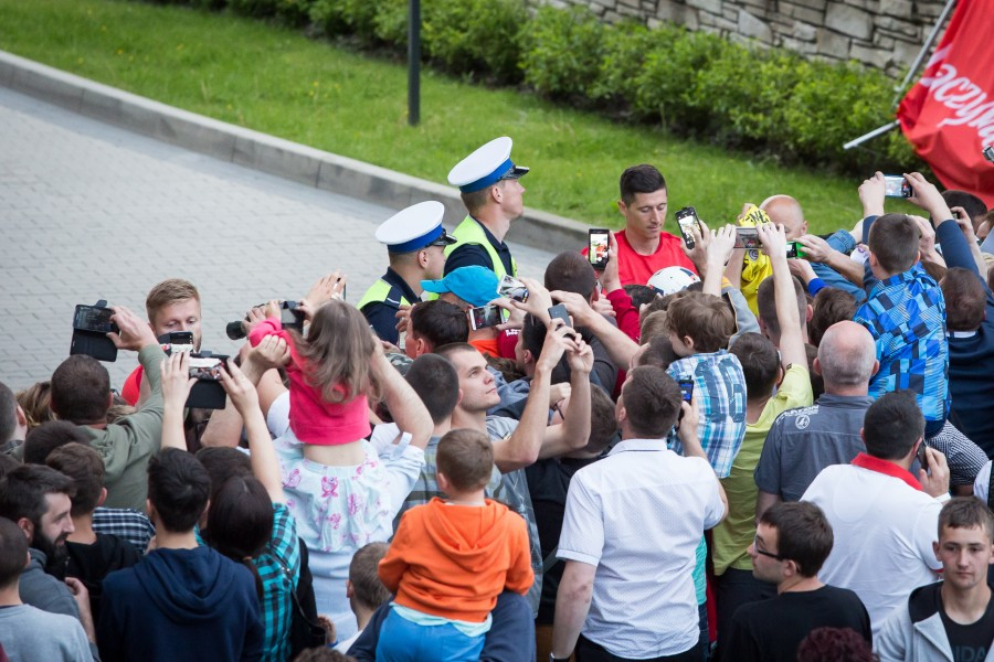 Treningi, zdjęcia i autografy. Kibice oszaleli na punkcie kadry Nawałki