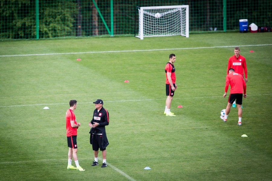 Treningi, zdjęcia i autografy. Kibice oszaleli na punkcie kadry Nawałki