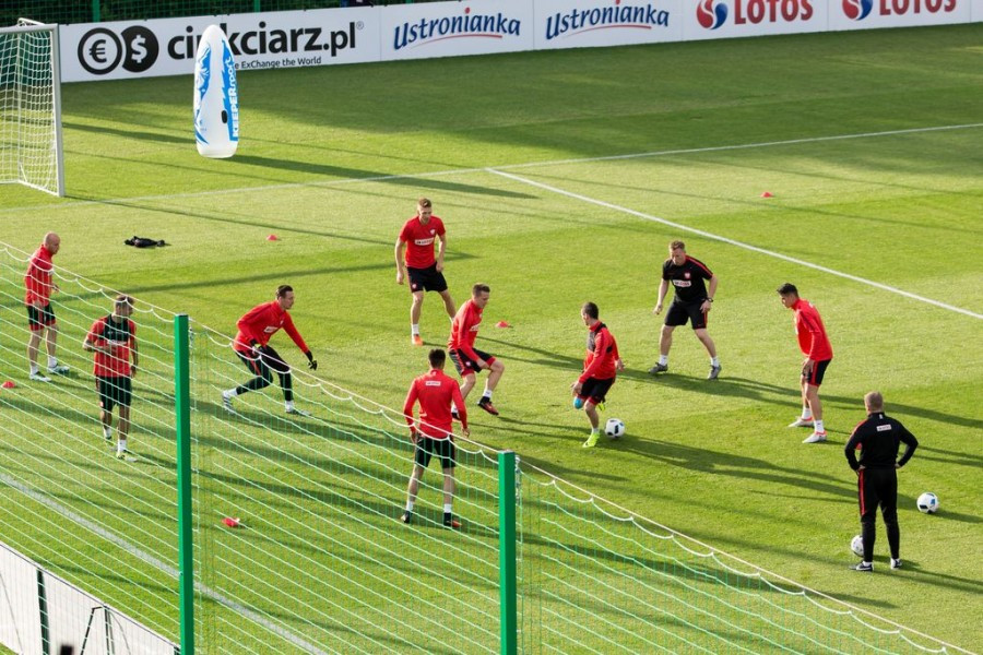 Treningi, zdjęcia i autografy. Kibice oszaleli na punkcie kadry Nawałki