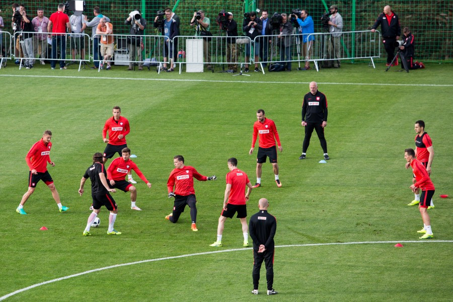 Treningi, zdjęcia i autografy. Kibice oszaleli na punkcie kadry Nawałki