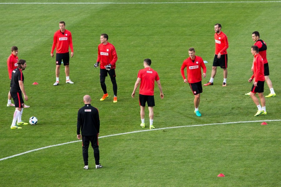 Treningi, zdjęcia i autografy. Kibice oszaleli na punkcie kadry Nawałki