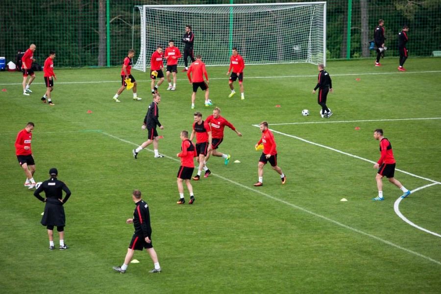 Treningi, zdjęcia i autografy. Kibice oszaleli na punkcie kadry Nawałki