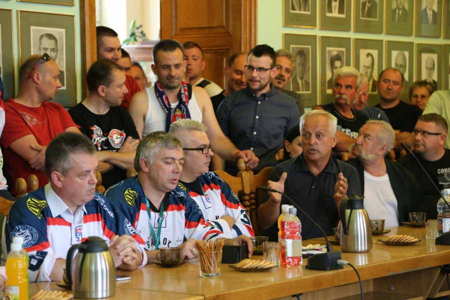 Nie ma pieniędzy na seniorski hokej [AKTUALIZACJA]