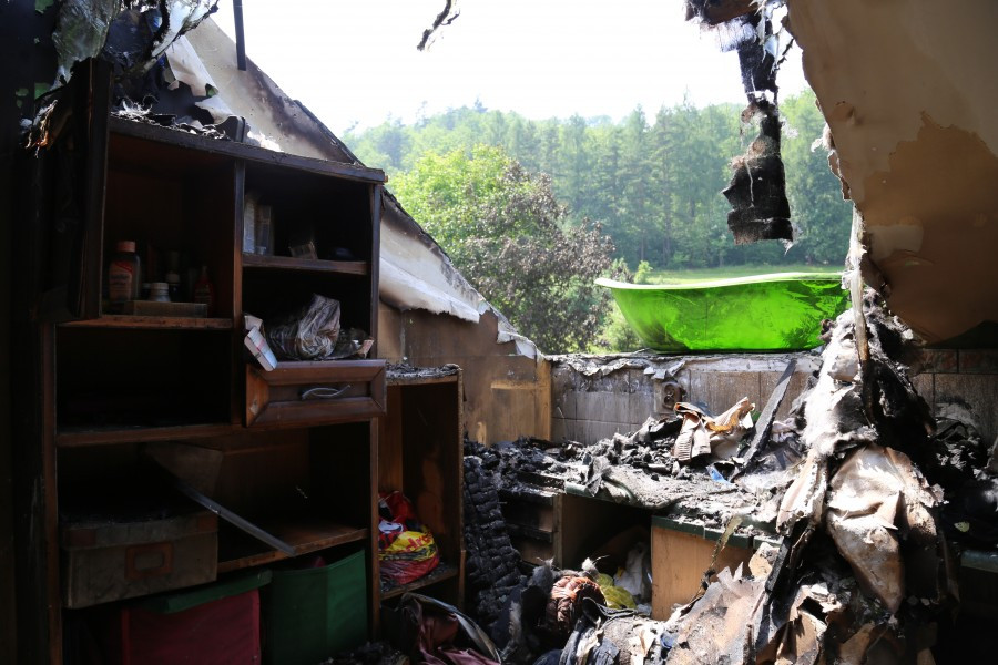 Ogień zabrał dom pięcioosobowej rodzinie [FOTORELACJA]