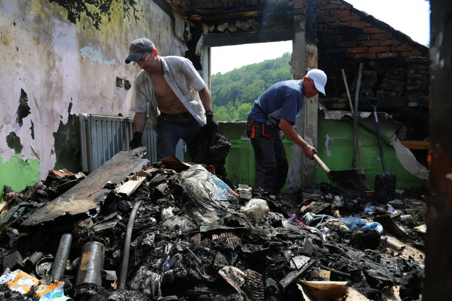 Ogień zabrał dom pięcioosobowej rodzinie [FOTORELACJA]