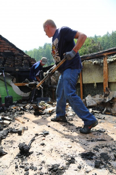 Ogień zabrał dom pięcioosobowej rodzinie [FOTORELACJA]