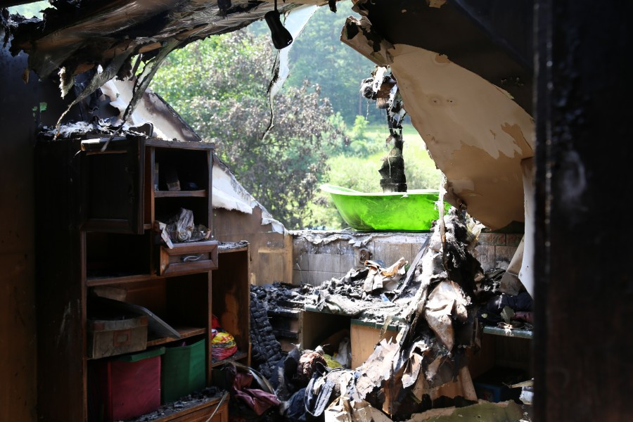 Ogień zabrał dom pięcioosobowej rodzinie [FOTORELACJA]