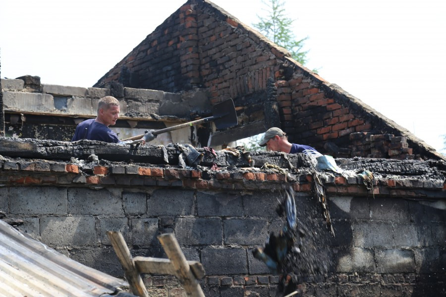 Ogień zabrał dom pięcioosobowej rodzinie [FOTORELACJA]