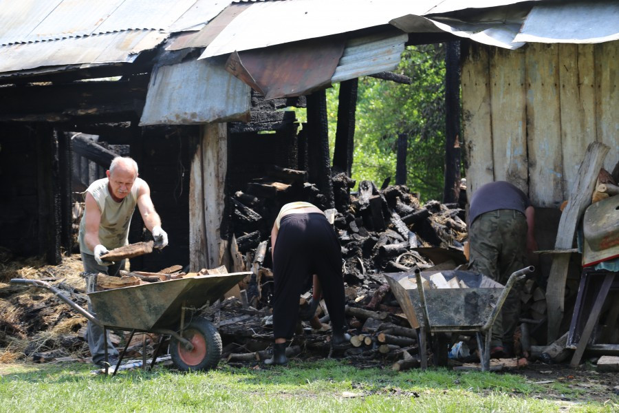 Ogień zabrał dom pięcioosobowej rodzinie [FOTORELACJA]