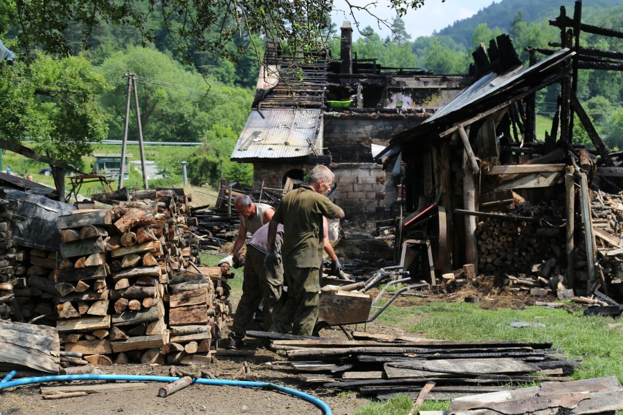 Ogień zabrał dom pięcioosobowej rodzinie [FOTORELACJA]