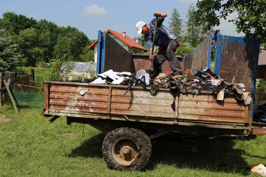 Ogień zabrał dom pięcioosobowej rodzinie [FOTORELACJA]