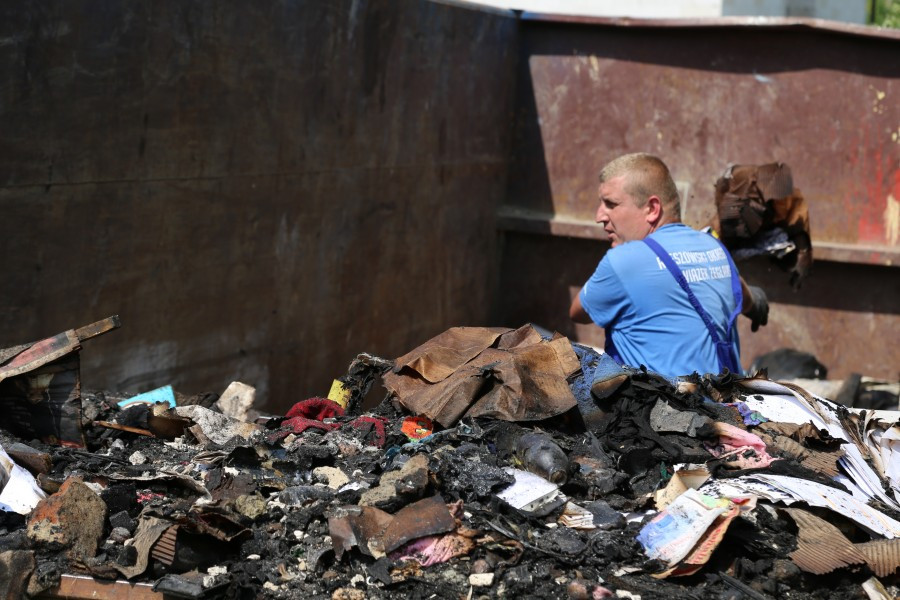 Ogień zabrał dom pięcioosobowej rodzinie [FOTORELACJA]