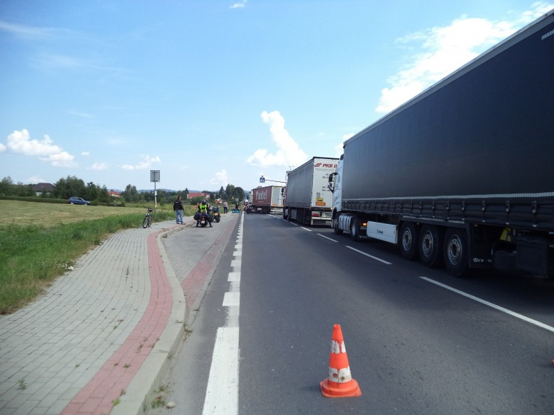 Groźny wypadek w Zabłotcach. Droga zablokowana [ZDJĘCIA]