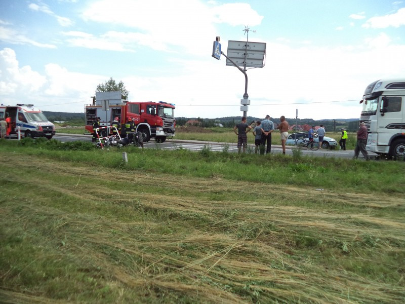 Groźny wypadek w Zabłotcach. Droga zablokowana [ZDJĘCIA]