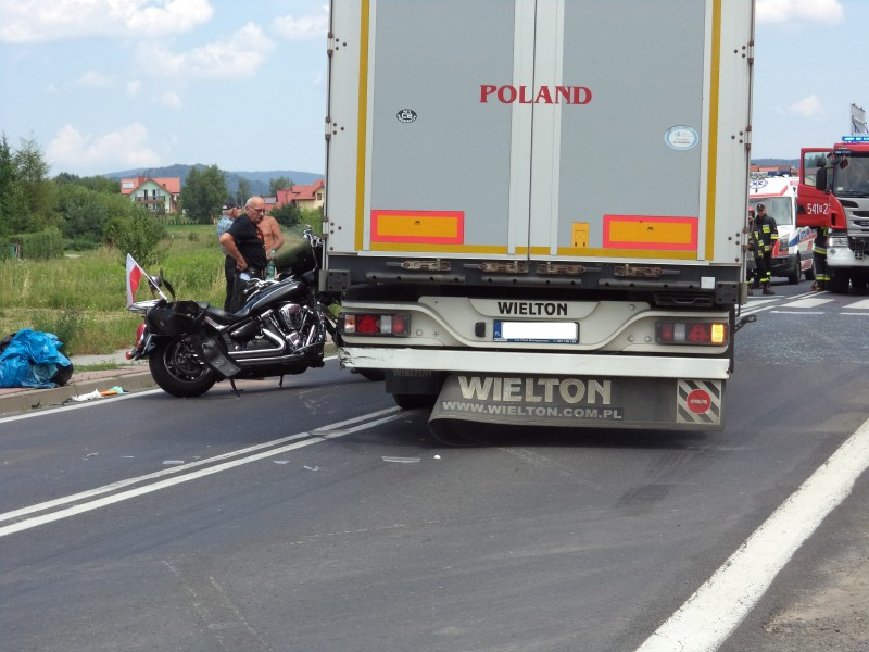 Groźny wypadek w Zabłotcach. Droga zablokowana [ZDJĘCIA]