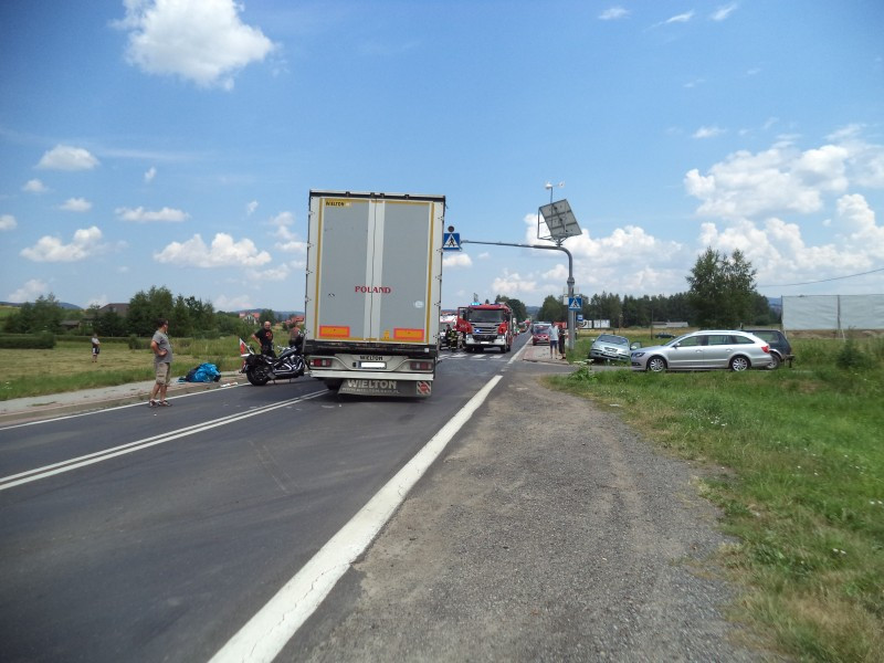 Groźny wypadek w Zabłotcach. Droga zablokowana [ZDJĘCIA]