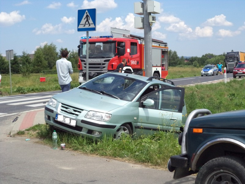 Groźny wypadek w Zabłotcach. Droga zablokowana [ZDJĘCIA]