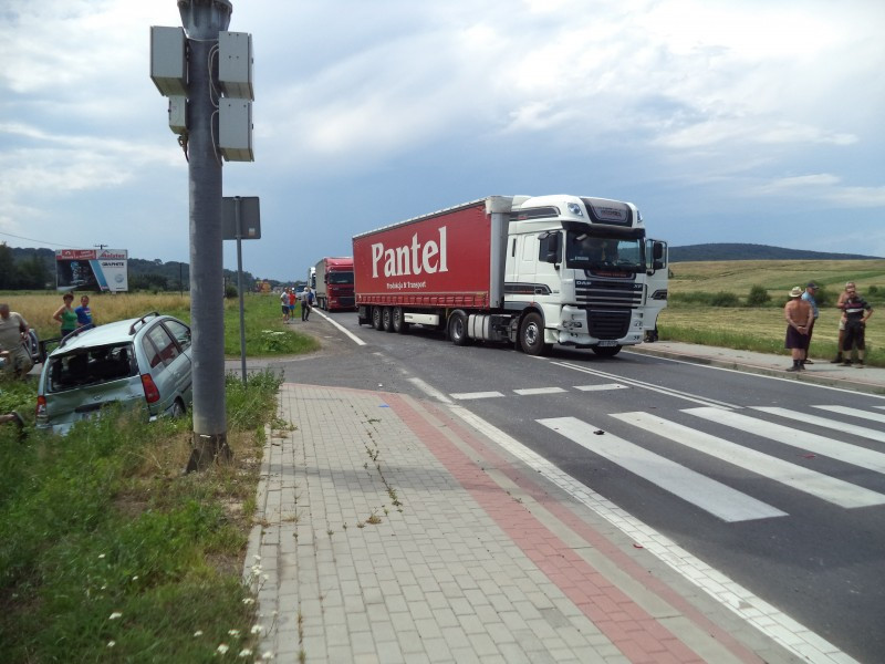 Groźny wypadek w Zabłotcach. Droga zablokowana [ZDJĘCIA]