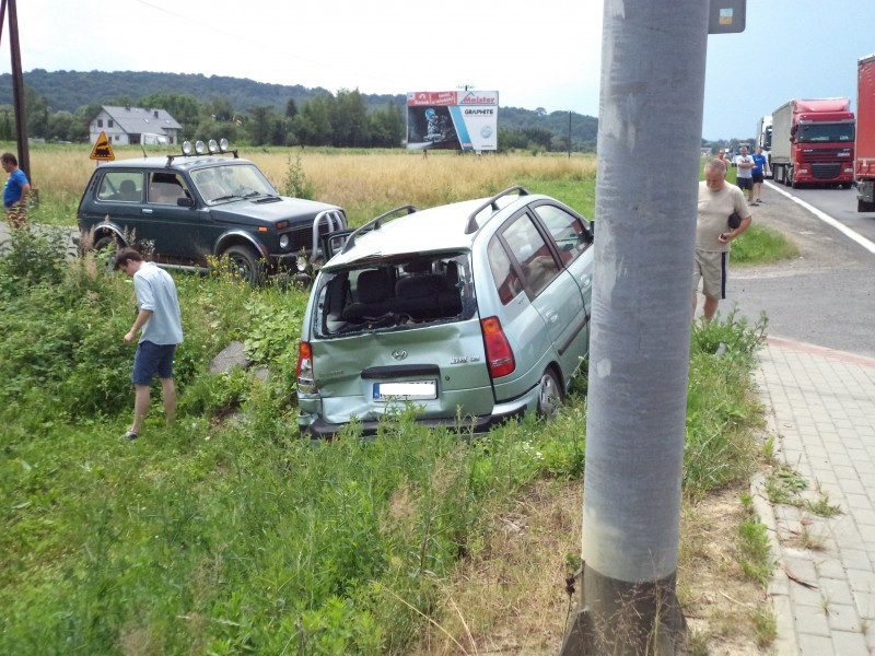Groźny wypadek w Zabłotcach. Droga zablokowana [ZDJĘCIA]