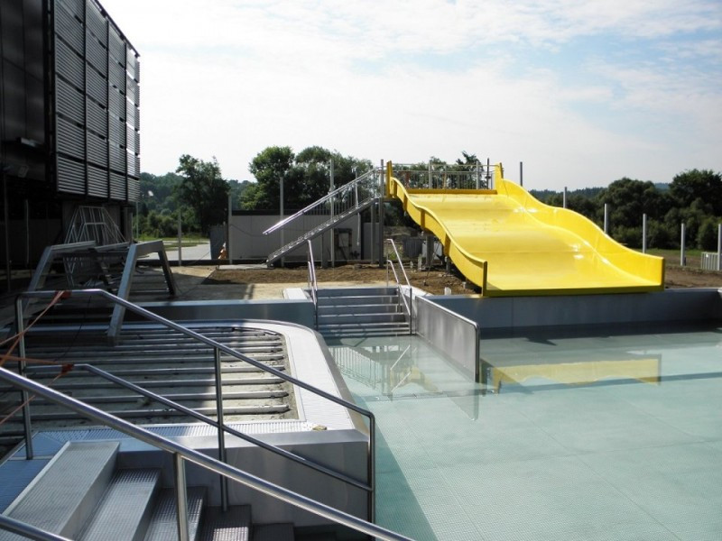 Na basen do Leska. Wkrótce otwarcie odkrytej pływalni. Już dziś zobacz, jak wygląda