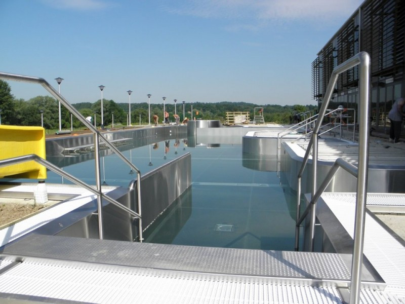 Na basen do Leska. Wkrótce otwarcie odkrytej pływalni. Już dziś zobacz, jak wygląda