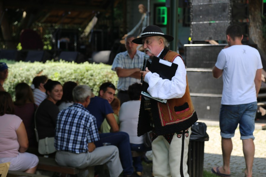 Piła motorowa plus drewno równa się rzeźba. Efektowny popis Piotra Worońca [ZDJĘCIA, WIDEO]