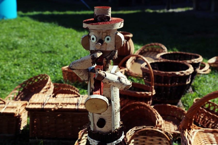 Piła motorowa plus drewno równa się rzeźba. Efektowny popis Piotra Worońca [ZDJĘCIA, WIDEO]