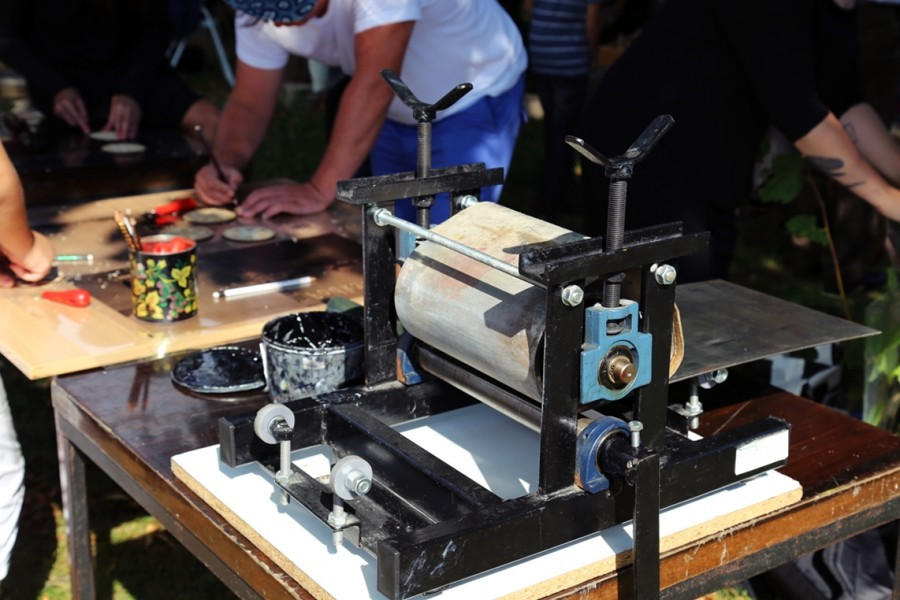 Piła motorowa plus drewno równa się rzeźba. Efektowny popis Piotra Worońca [ZDJĘCIA, WIDEO]