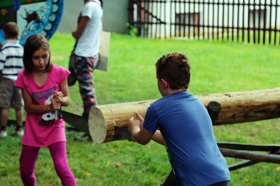 Piła motorowa plus drewno równa się rzeźba. Efektowny popis Piotra Worońca [ZDJĘCIA, WIDEO]