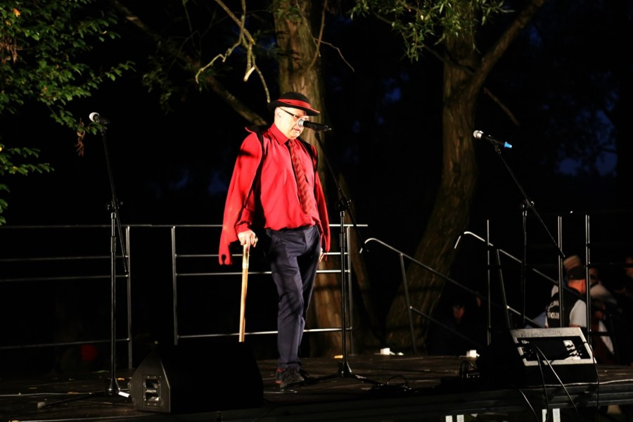 Spotkanie wielkiej karpackiej rodziny przy watrze