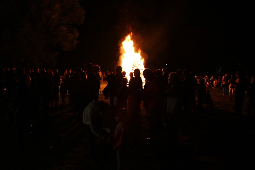 Spotkanie wielkiej karpackiej rodziny przy watrze